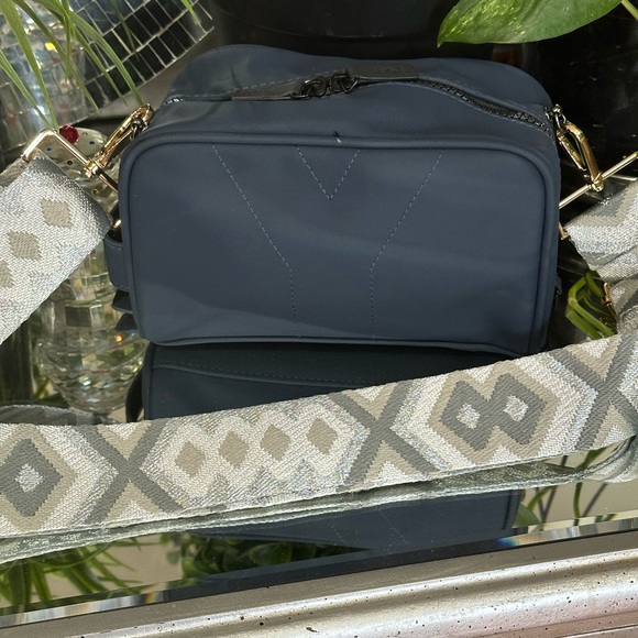 Host pisk🔥yves Saint Laurent🔥 beauty bag in to Shoulder Crossbody Bag - Picture 1 of 17